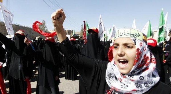 yemen-a-shiite-girl-shouts-during-a-muharram-procession-to-mark-ashura-in-sanaa-november-14-2013