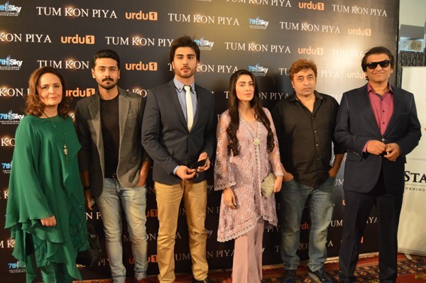 (L-R) Hina Bayat, Ali Abbas, Imran Abbas, Ayeza Khan, Yasir Nawaz & Abdullah Kadwani