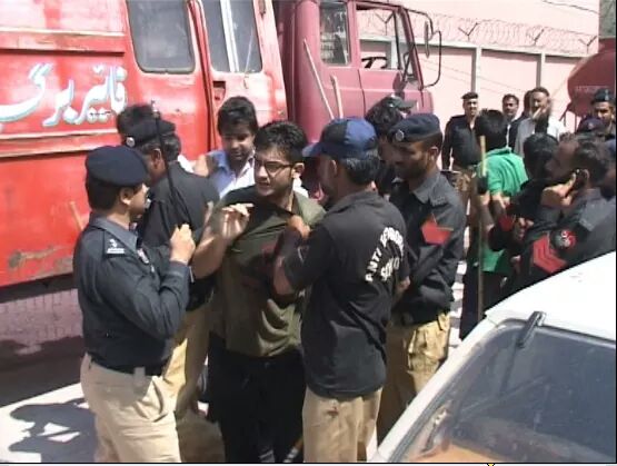 پولیس نے صحافیوں کو بھی تشدد کا نشانہ بنایا