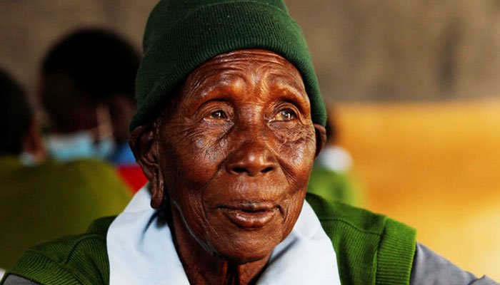 98 سالہ خاتون نے اسکول میں داخلہ لیکر سب کو حیران کردیا
